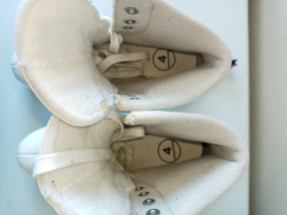 LikeNew~Skates size 3-4 - photo 3