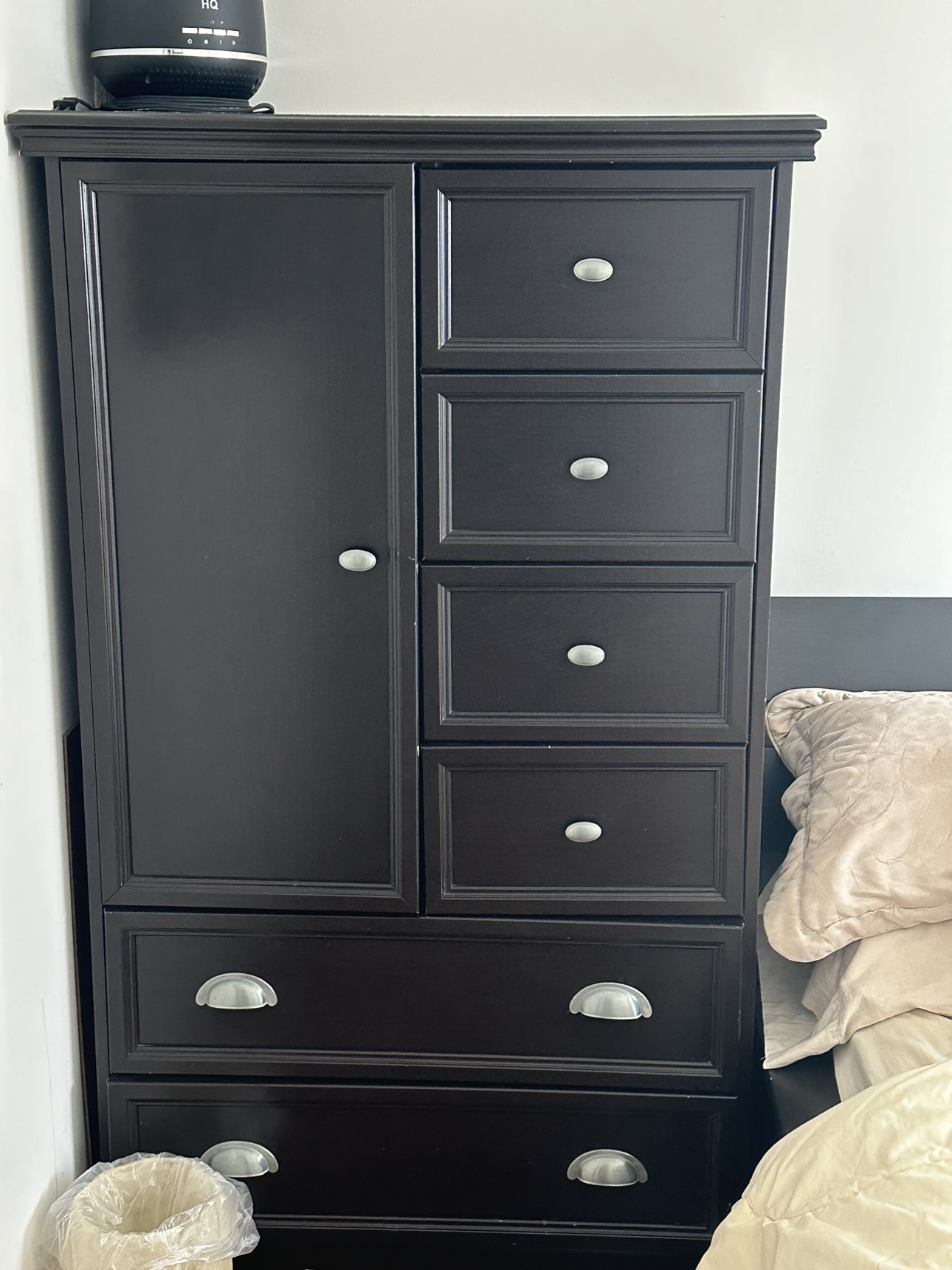 Chest of drawers