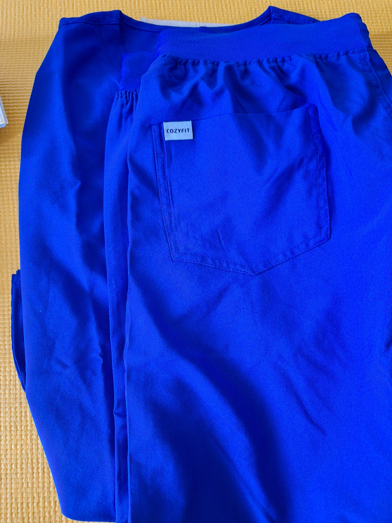 New Without Tags Women's Surgical  Set with 8 Pockets Cozyfit image indicator(3)