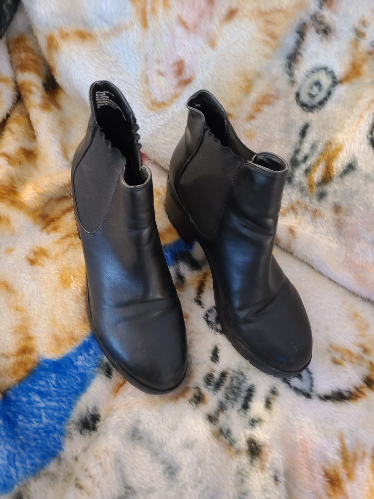 STEVE MADDEN Black leather ankle cut ladie's shoes image indicator(6)