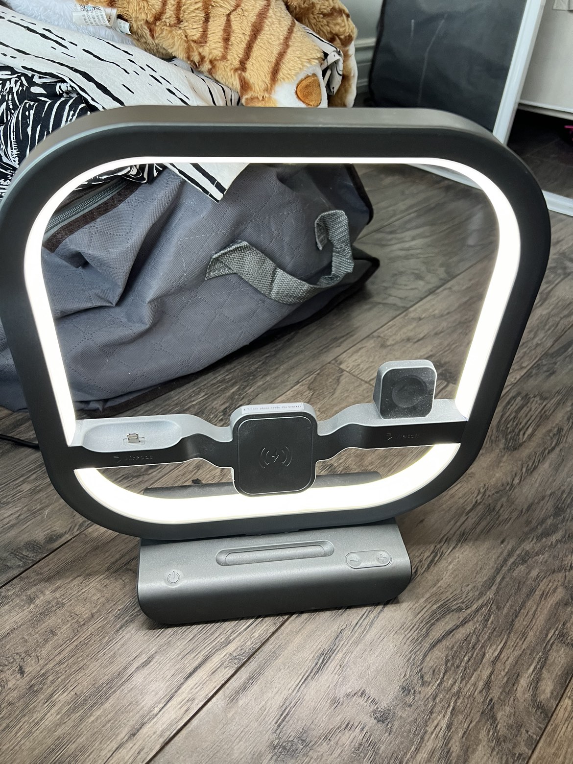 Bedside lamp + built in chargers - photo 3