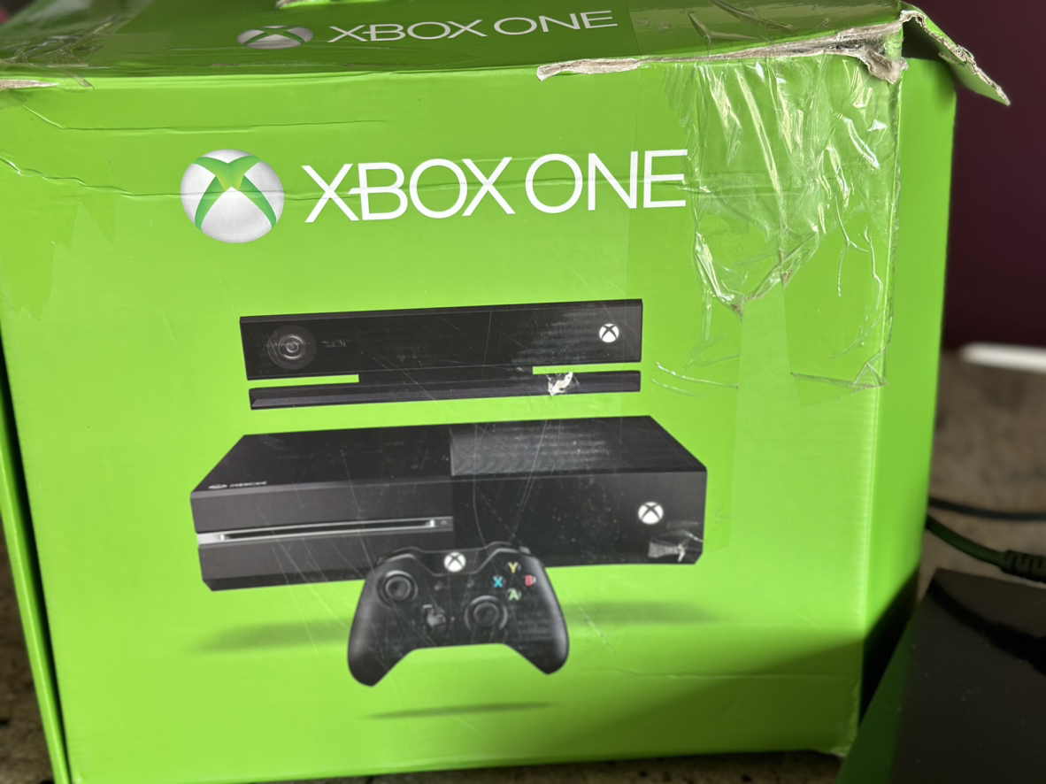 Xbox One 500GB Console with Kinect thumbnail