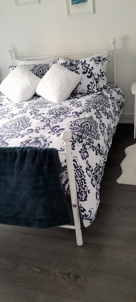 Metal frame bed and mattress - photo 4