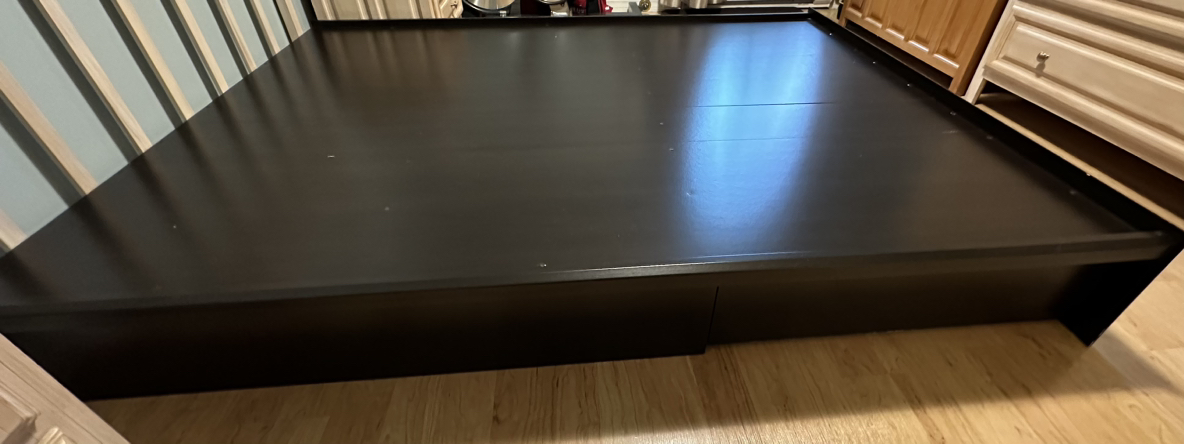 Queen size platform bed with drawers