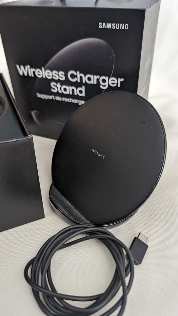 Official Samsung Fast Wireless Stand Charger thumbnail