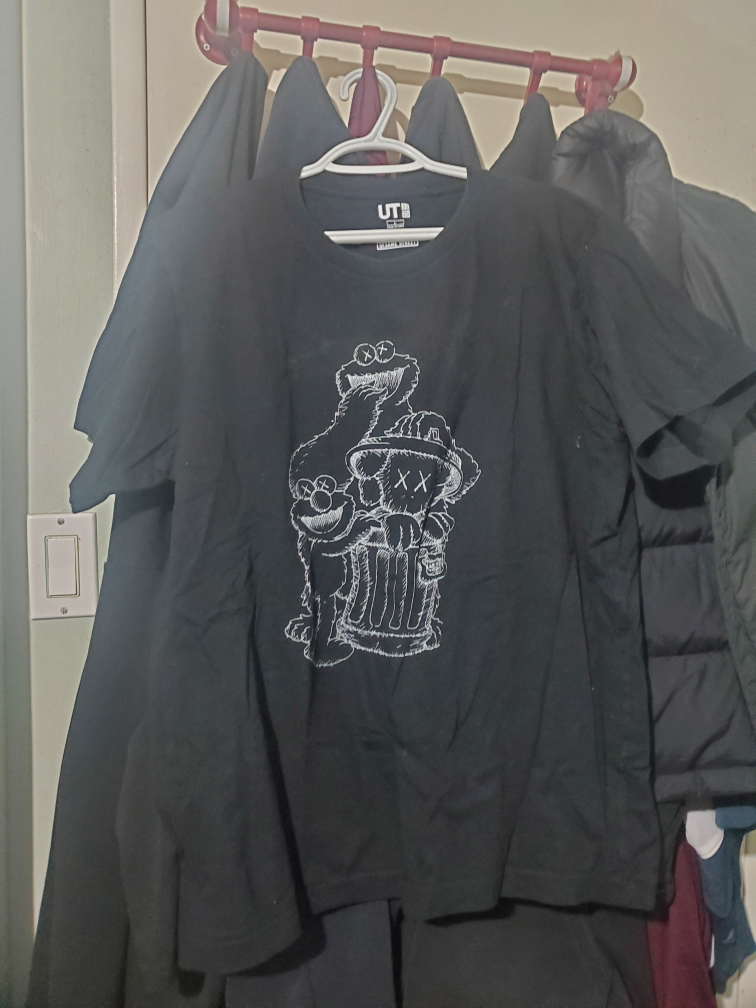 kaws shirt image indicator(2)