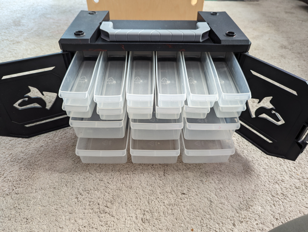 Husky 18 drawer spareparts tool box. image indicator(5)