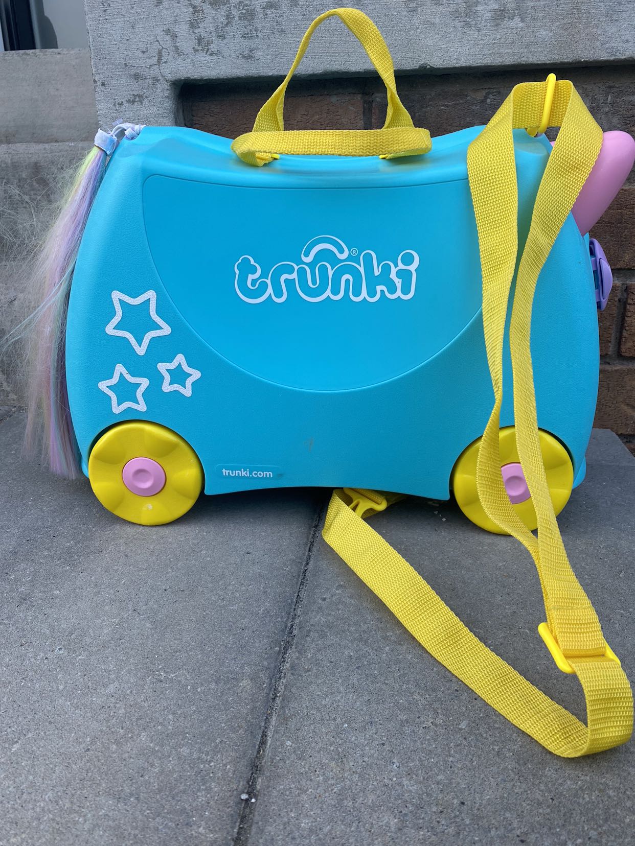 Cute Clean Excellent Condition UNICORN Trunki - photo 3