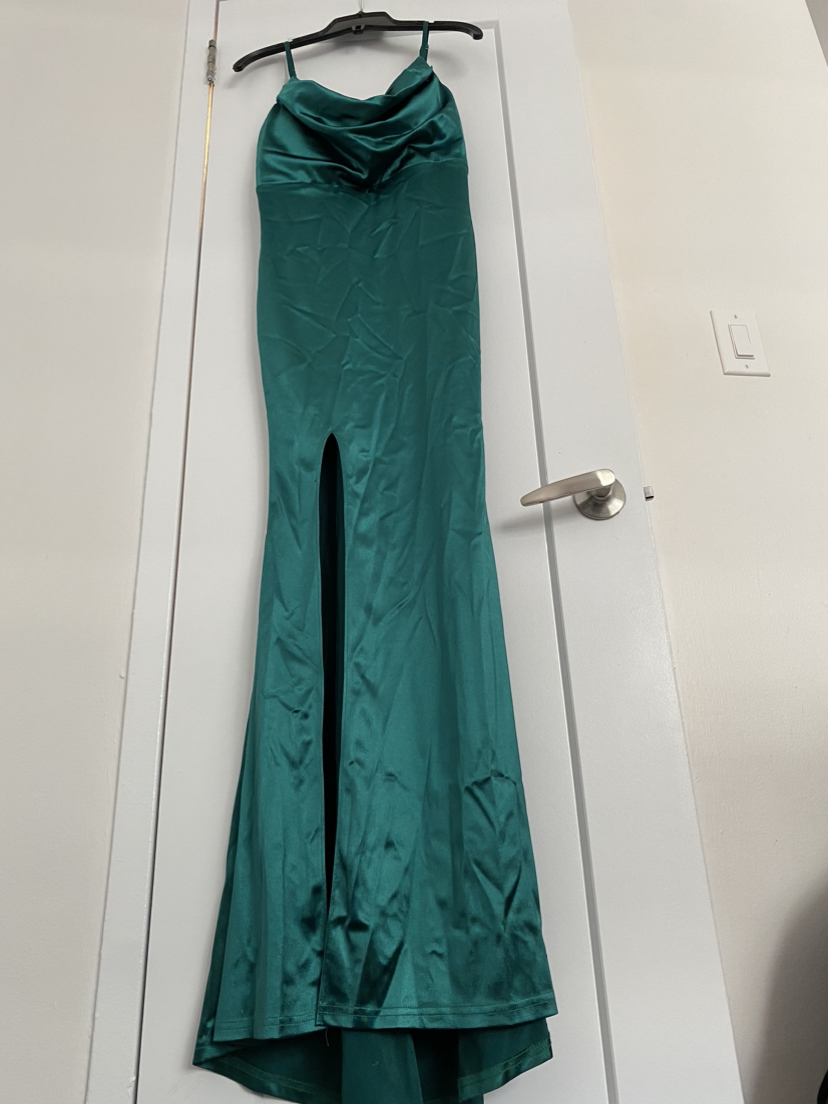 CLOSET CLEAN-OUT: Long Green Dress - Size S 👗 thumbnail