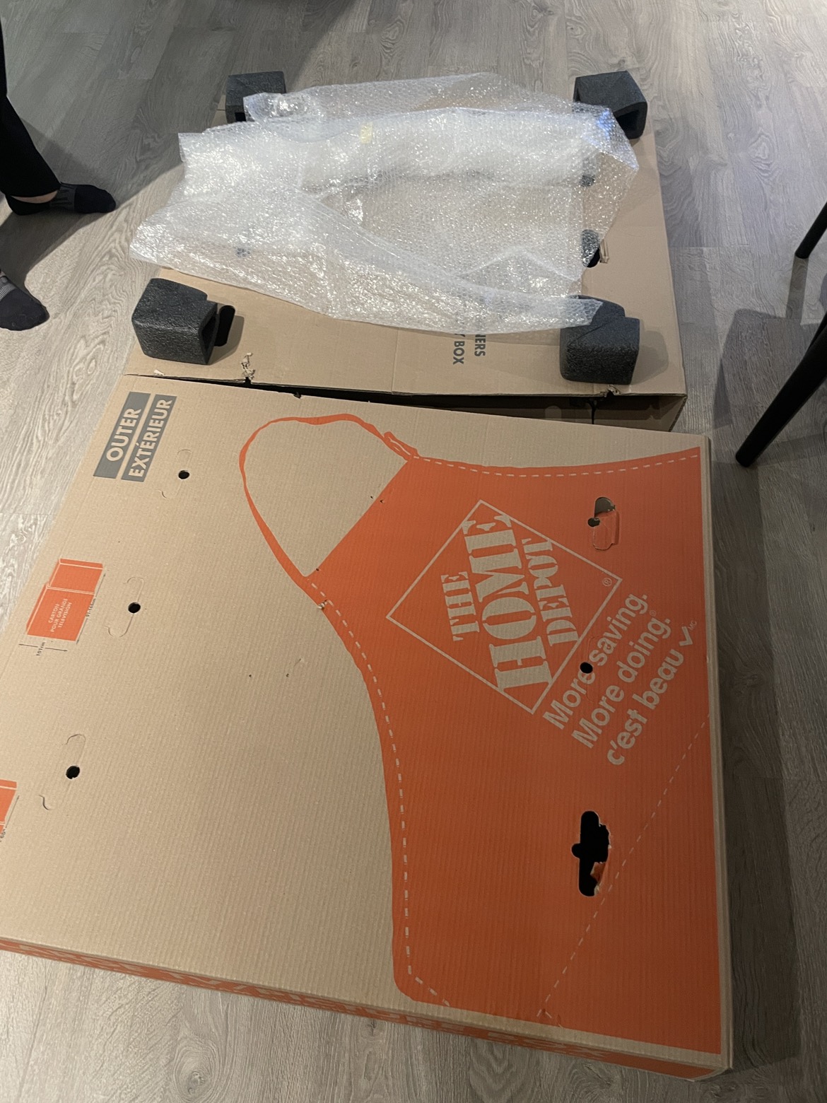 Large Tv box for moving