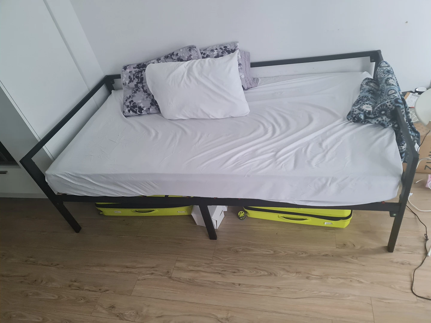 URGENT Sale!!   zinus single bed/day bed  - photo 2