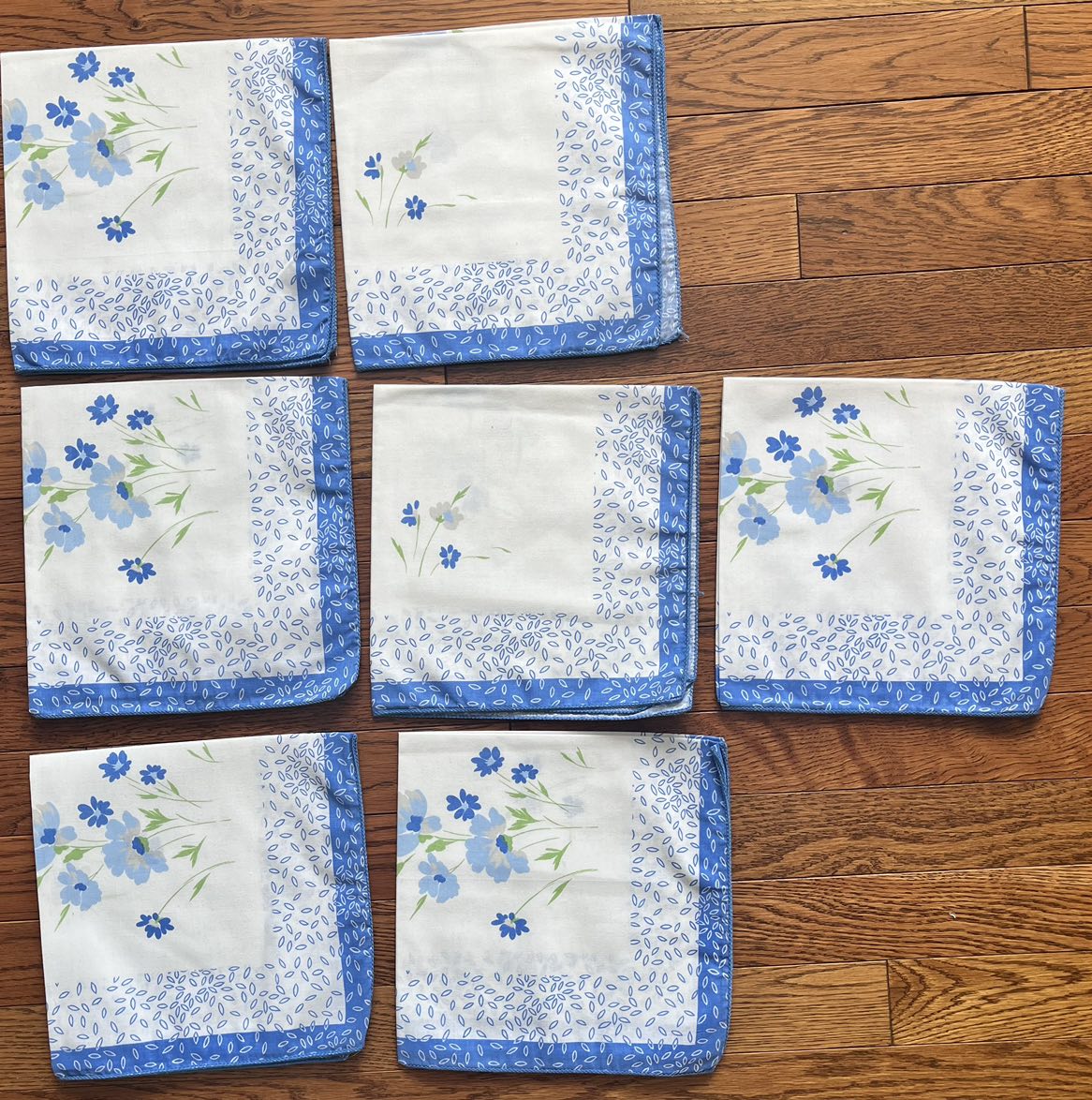 NEW 2 Tablecloths & 7 Napkins Matching Set - $20 for all - photo 3
