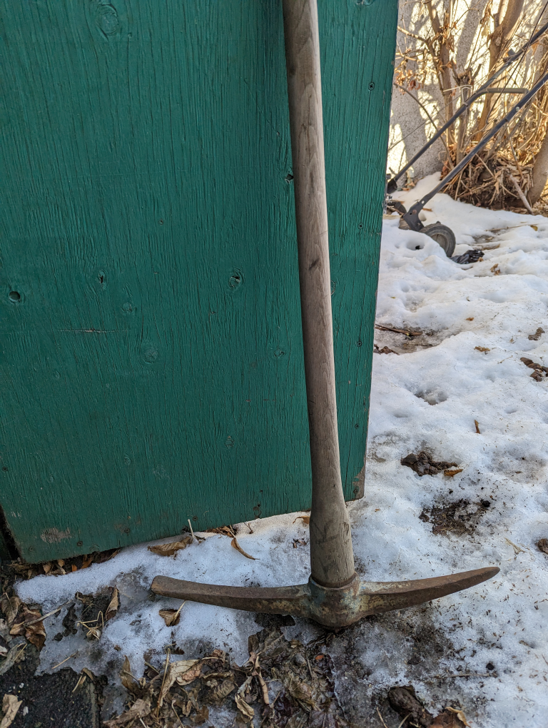 cool vintage pickaxe in amazing shape - photo 2