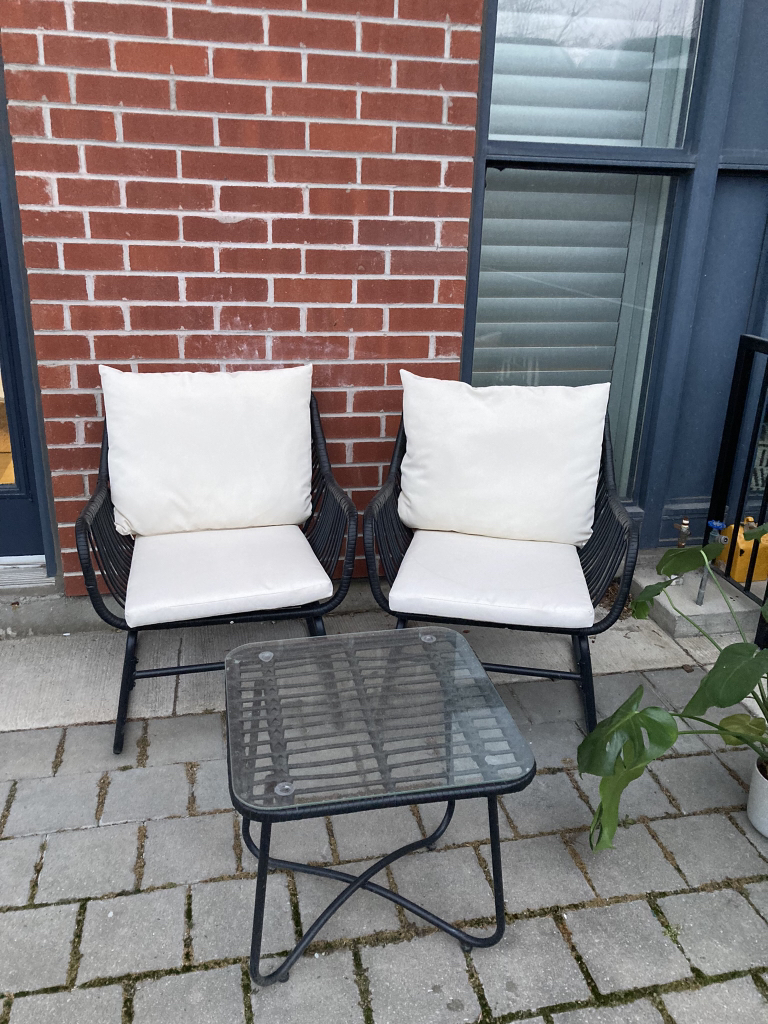 Two outdoor chairs and glass covered table - photo 2