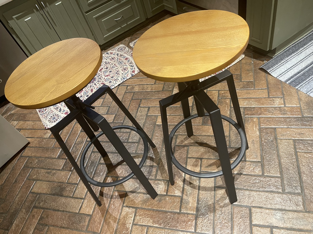 Costway Vintage Bar Stool Set Adj Wood Metal Design Pub Chair - photo 3