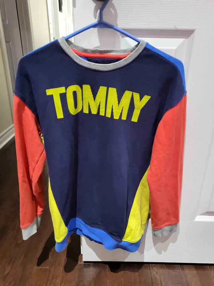 Tommy boys sweater medium