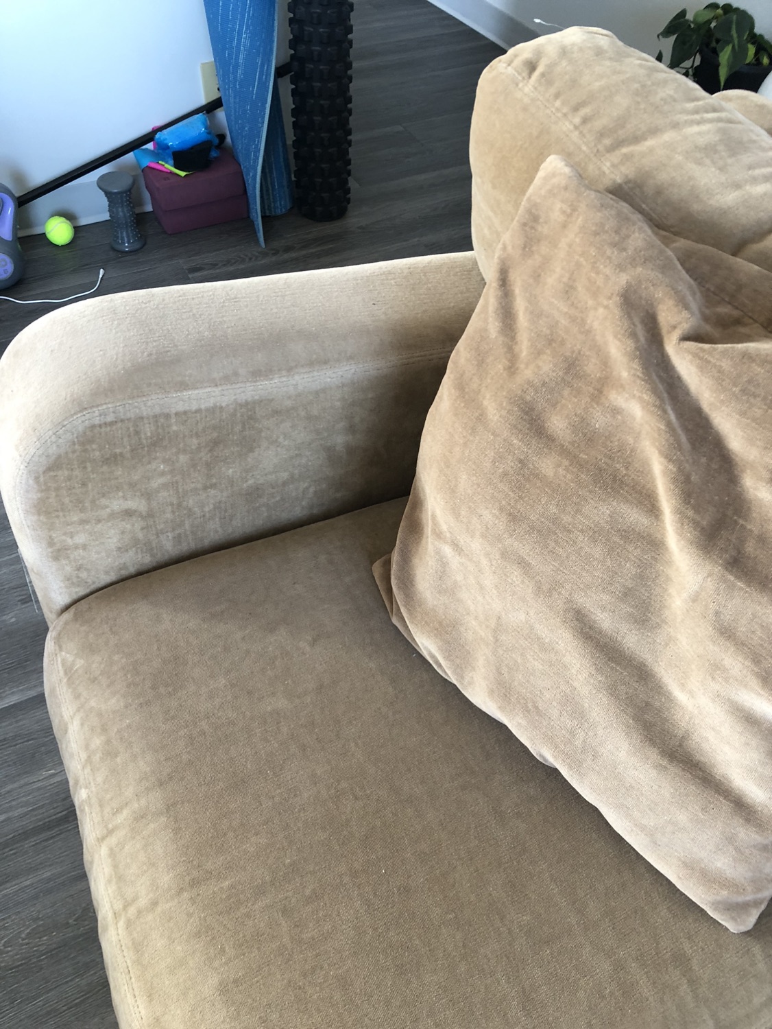 Couch - photo 3