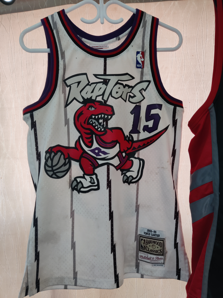 Raptors game jersey ( Vince Carter #15)  size small