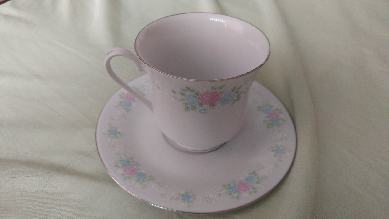 Vintage tea cup and saucer set (set of 3) - photo 2