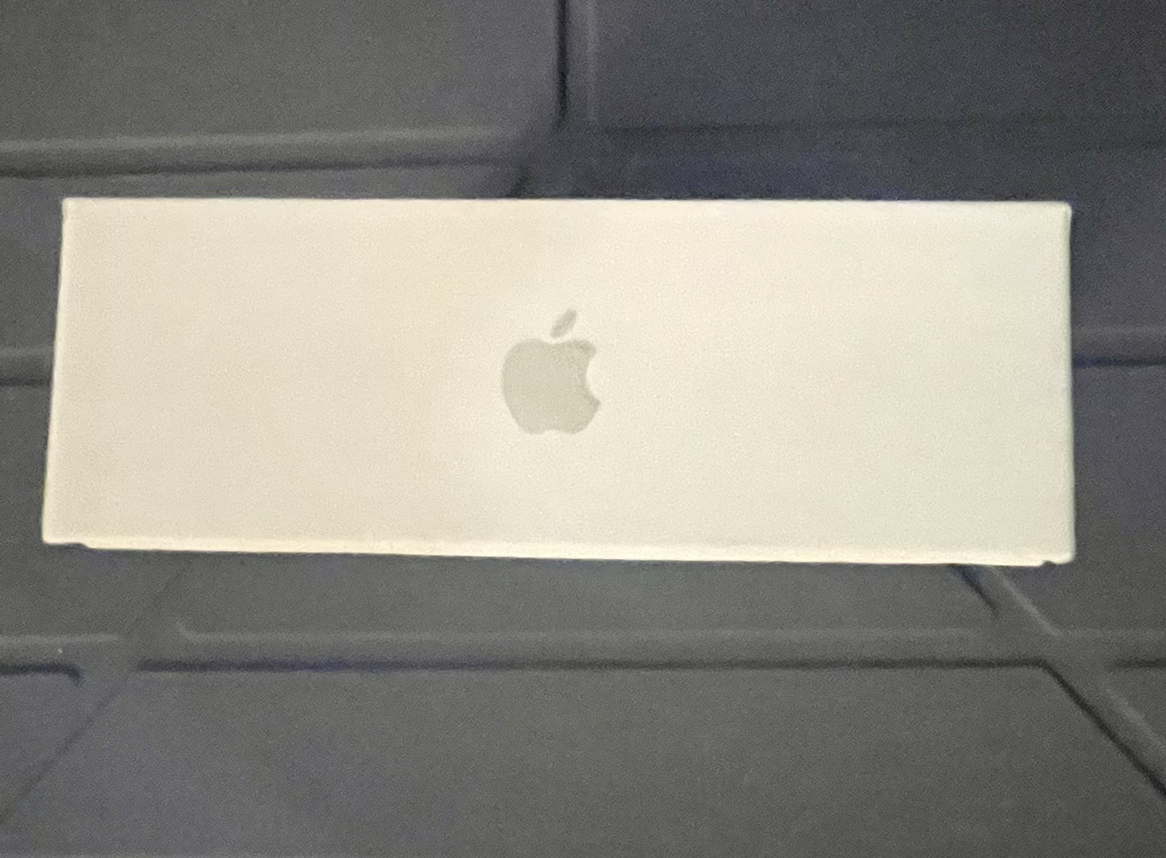 Apple AirPods 2nd Generation (Excellent Condition) image indicator(8)