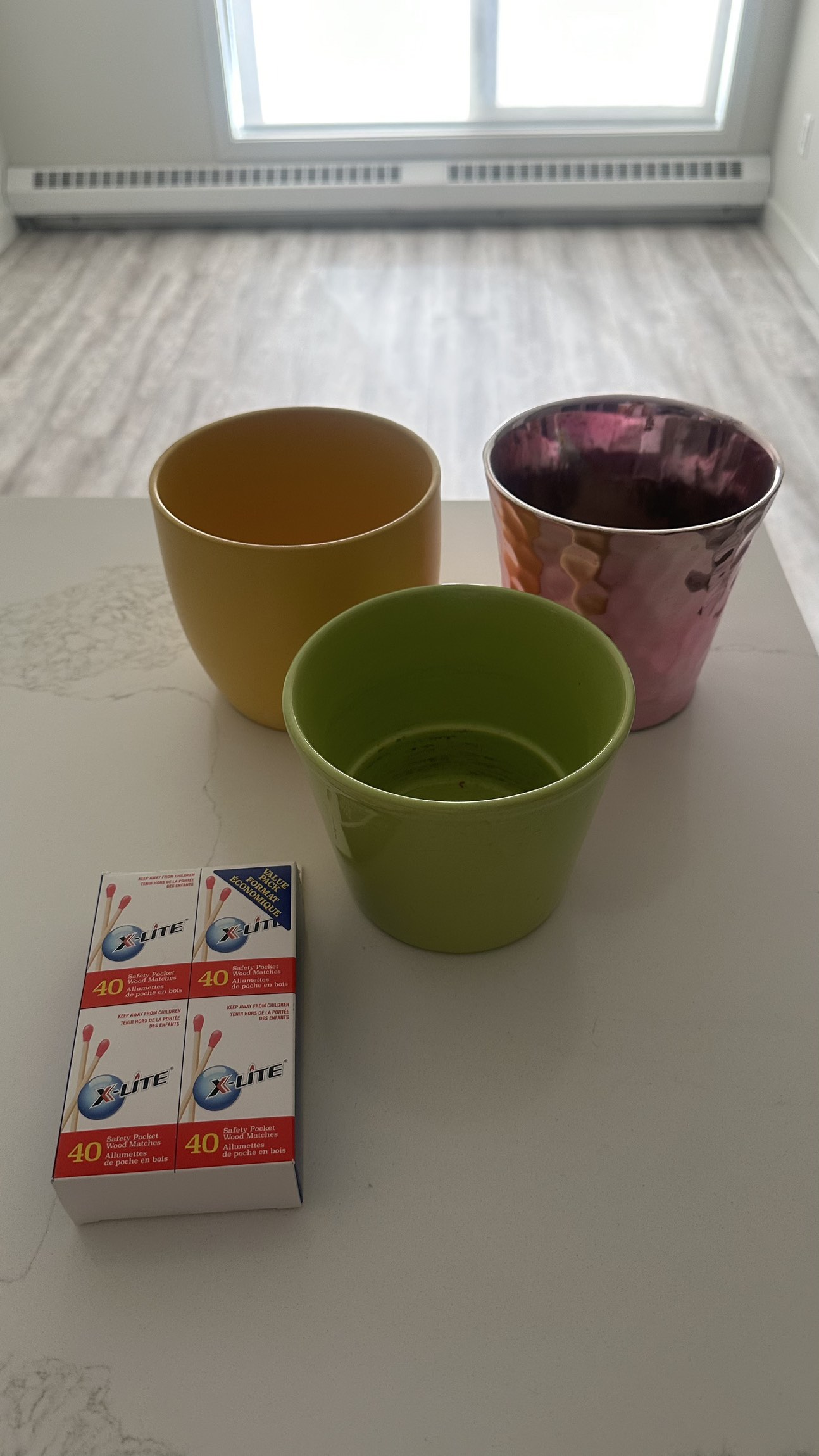 ‼️ MOVING OUT GIVE AWAY ‼️ - Ceramic Pots and Hair Accessories