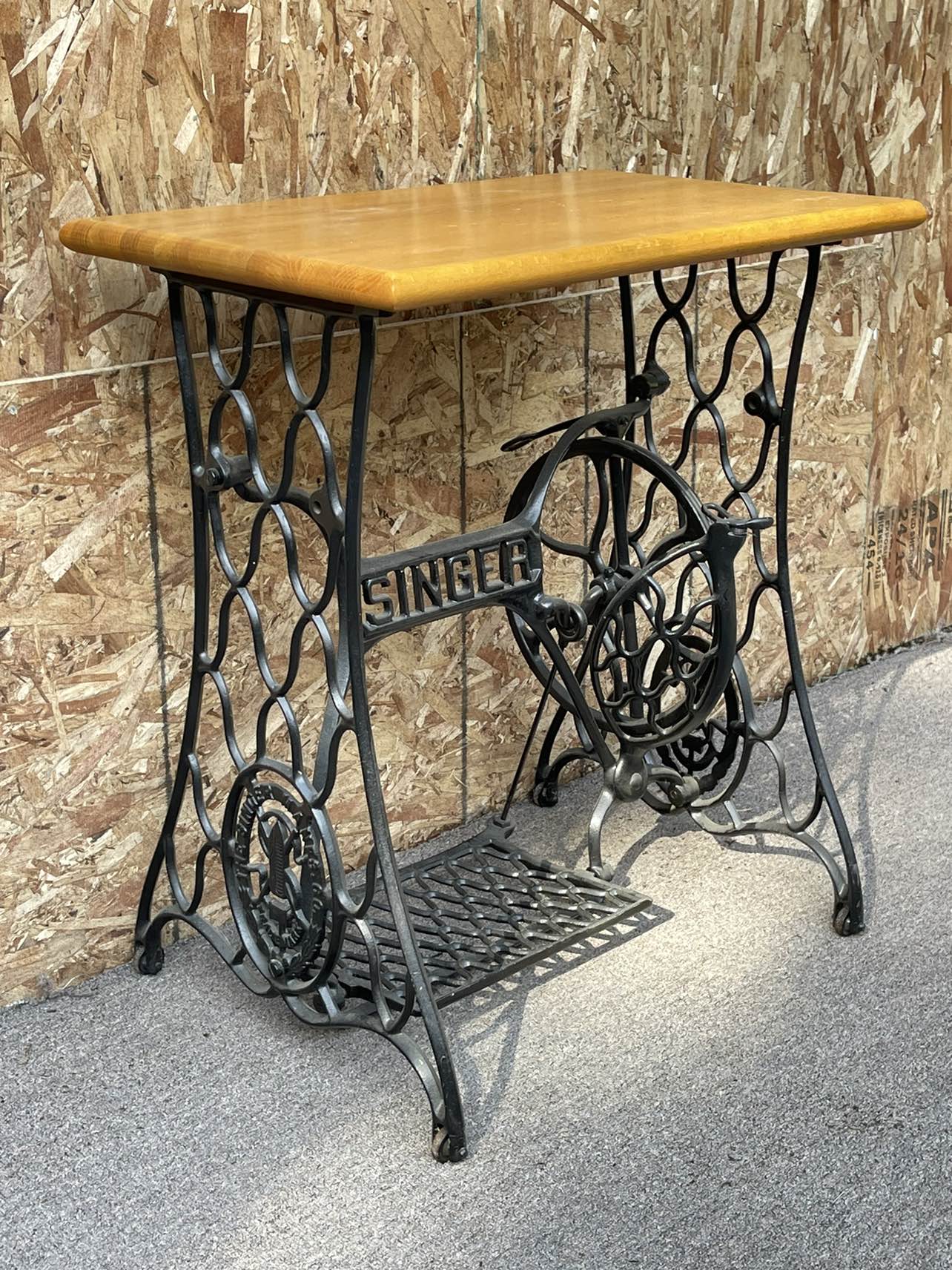 Refurbished Singer Cast Iron Table - photo 4