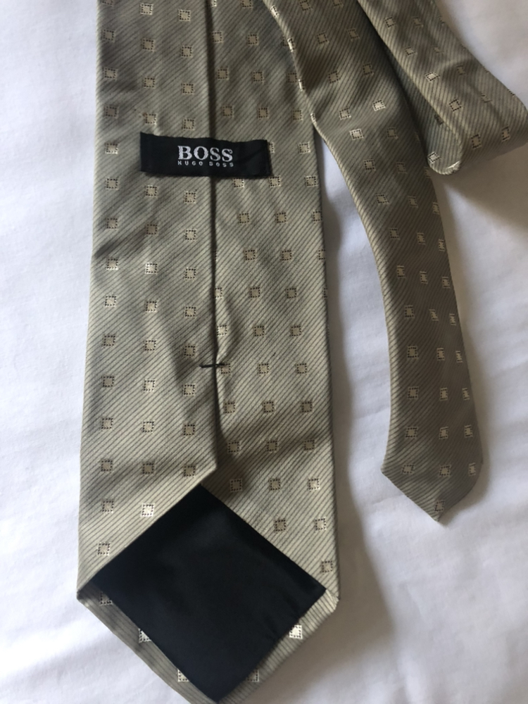 Hugo Boss 100% silk men’s tie made in Italy image indicator(2)