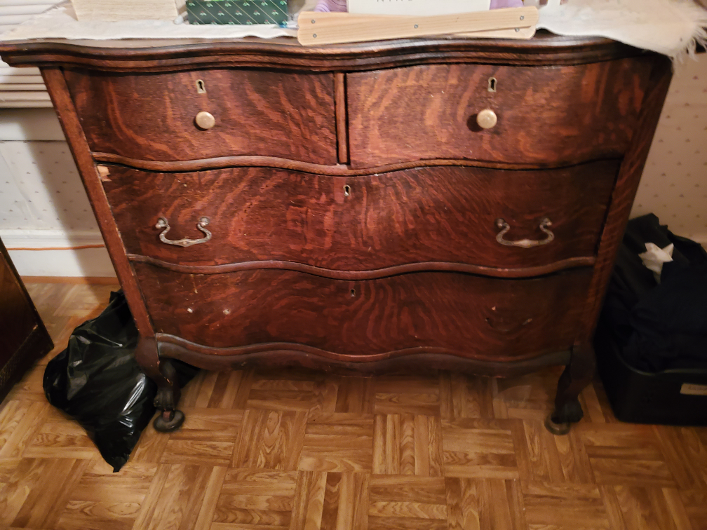 Vintage dresser with mirror image indicator(2)