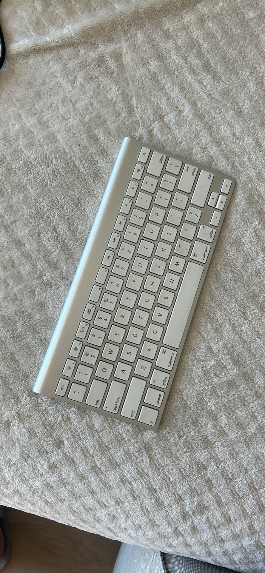 Wireless Apple keyboard 🥕 thumbnail