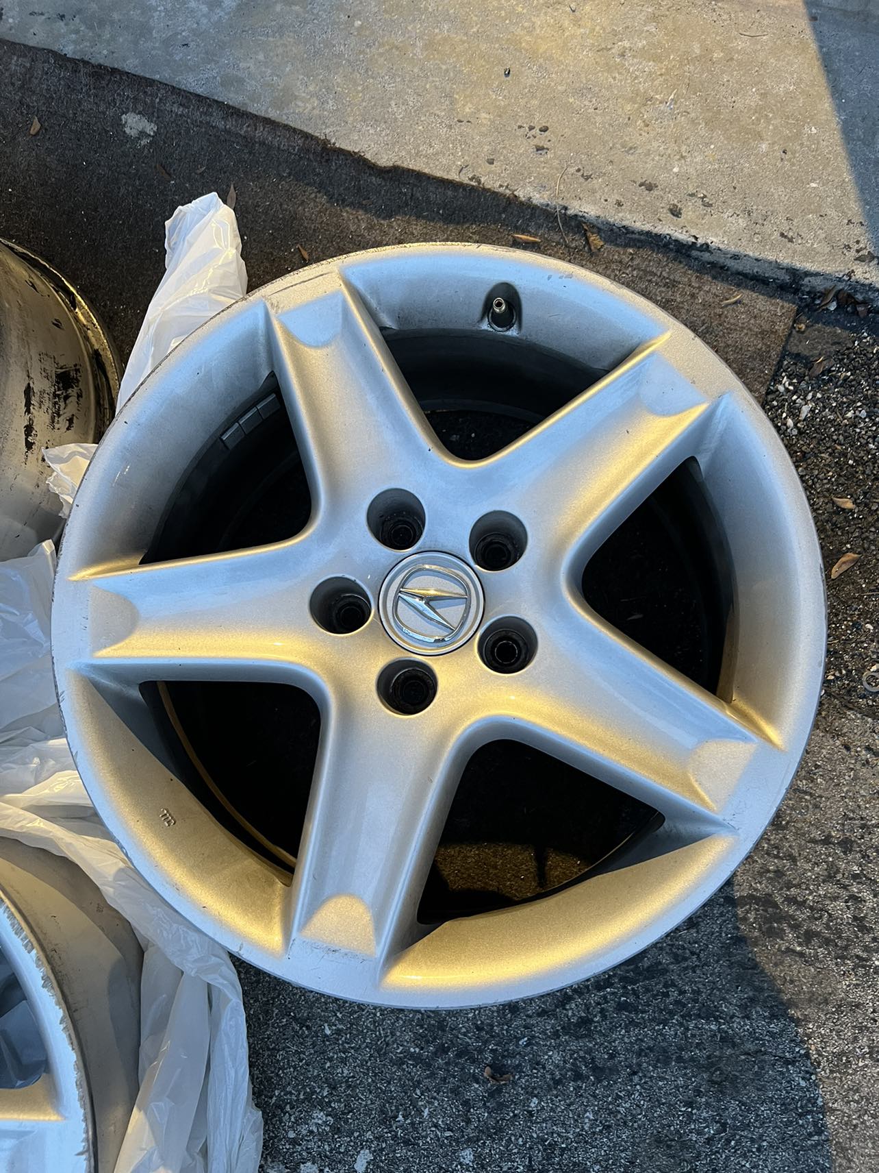 17x8 Acura Rims (5x114.3) ONLY 3 - photo 3