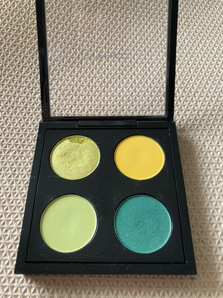 MAC eyeshadow pallete image indicator(2)