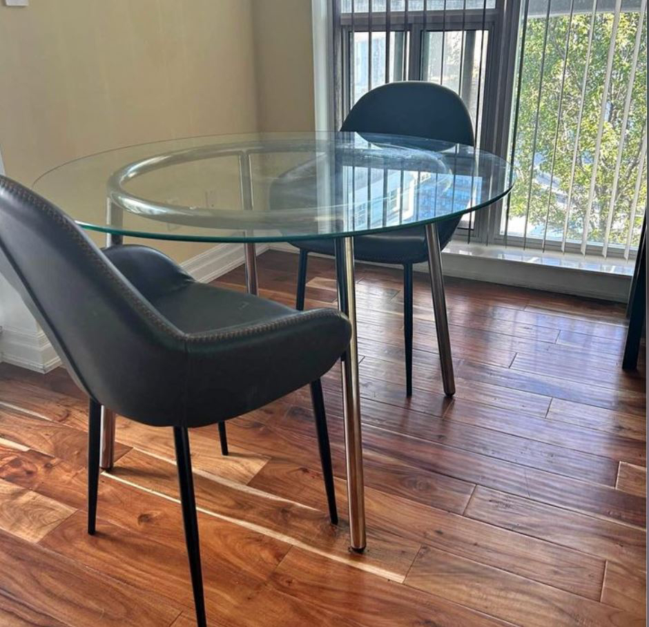 Glass dining table + 3 chairs