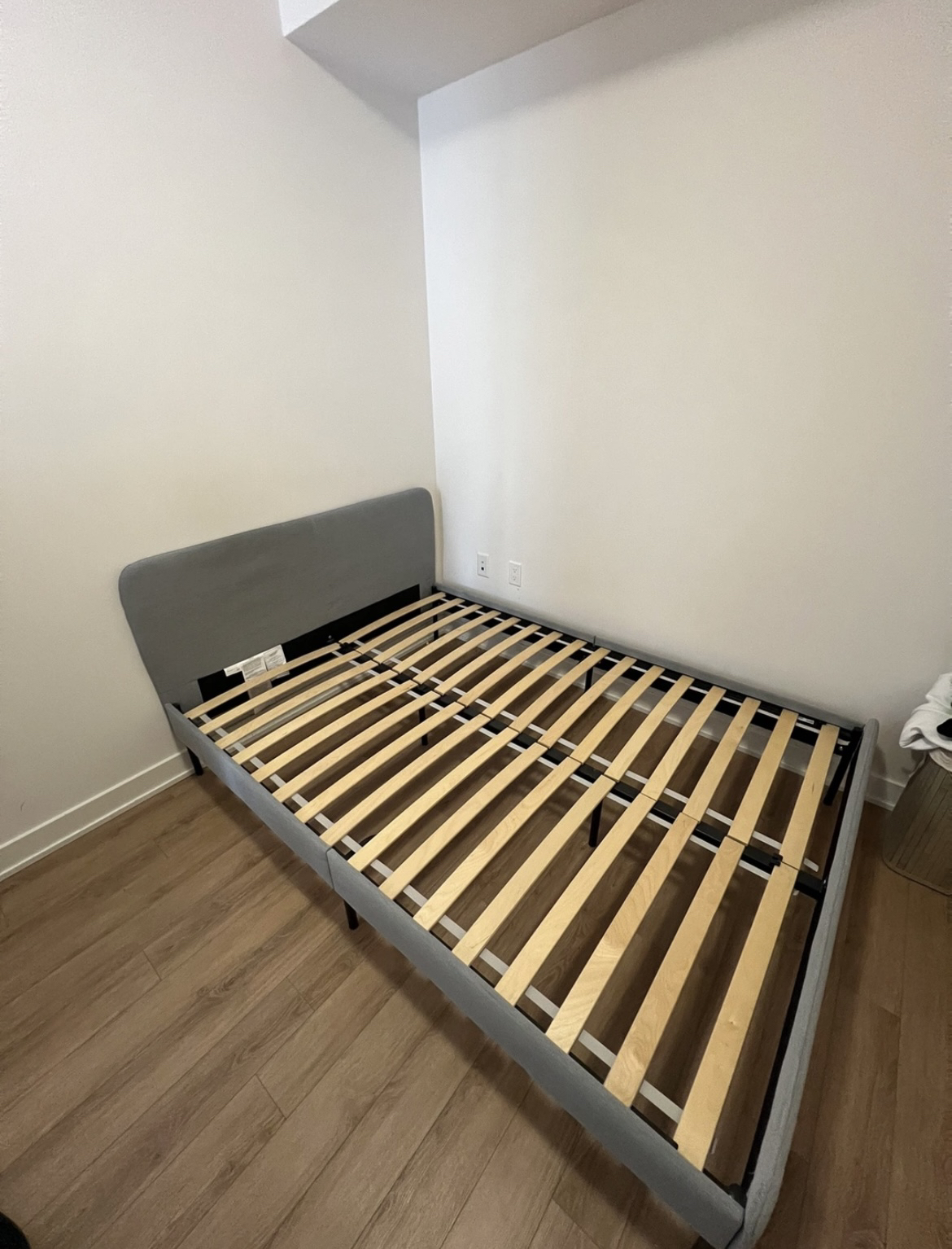 Bed frame queen