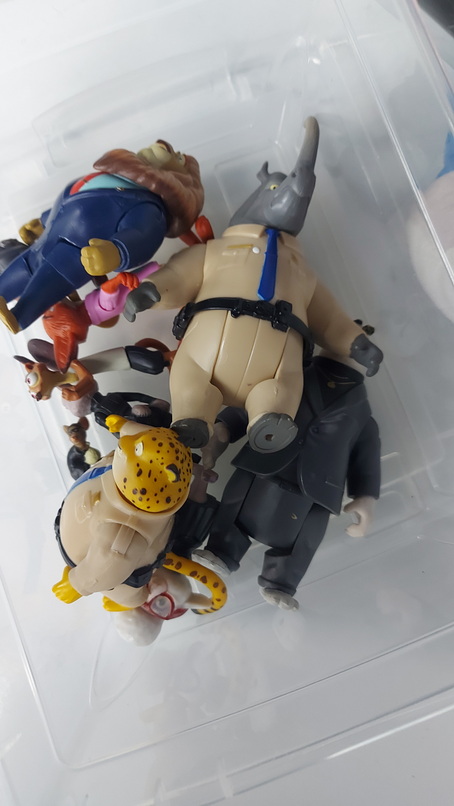 Zootopia merch set - Like NEW image indicator(2)