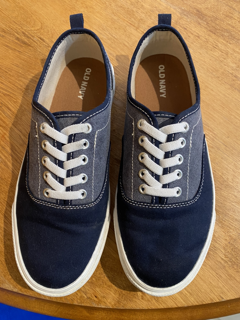 Old navy shoes size 4 boys
