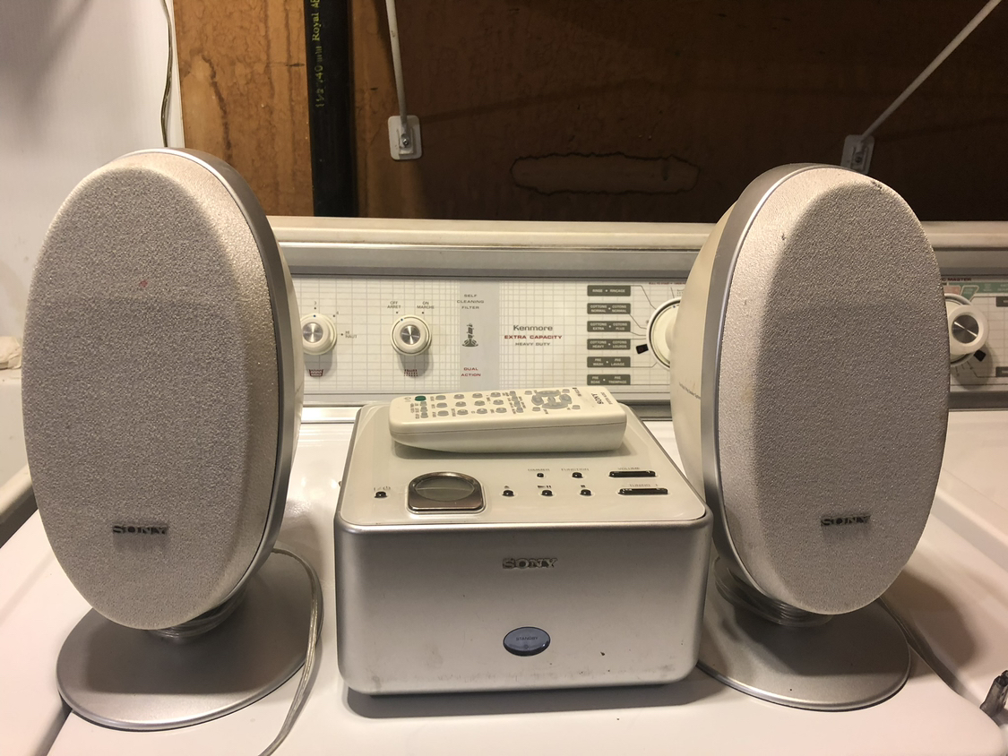 Sony CMT CD-1 Mini receiver with Remote & 2 speakers