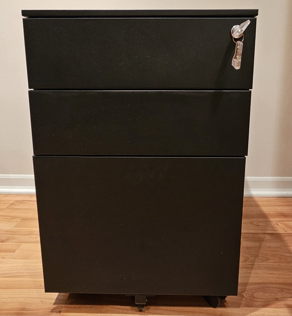 3 drawer locking filling cabinet on casters