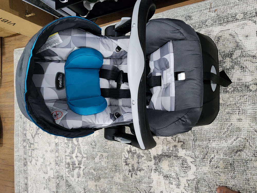 evenflo embrace infant car seat with base new expiry 2026-12-11 - photo 5