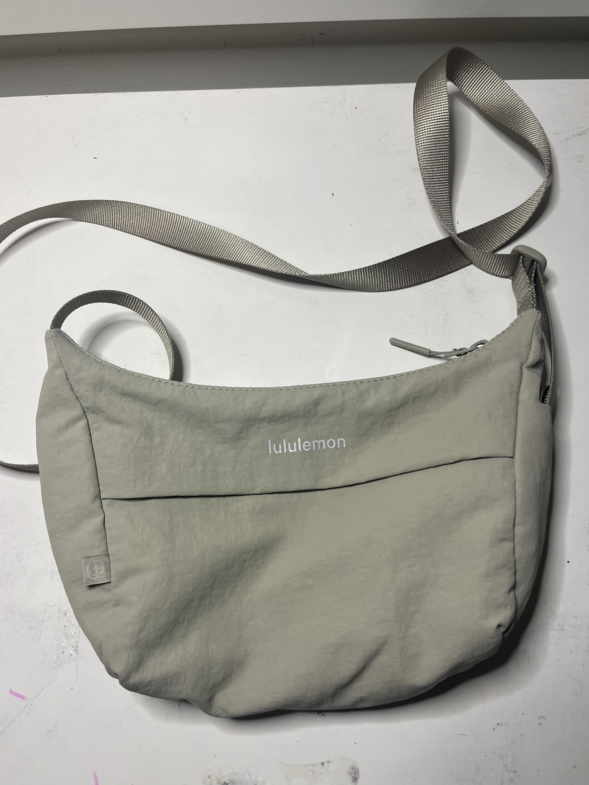 Lululemon Sling crossbody bag thumbnail