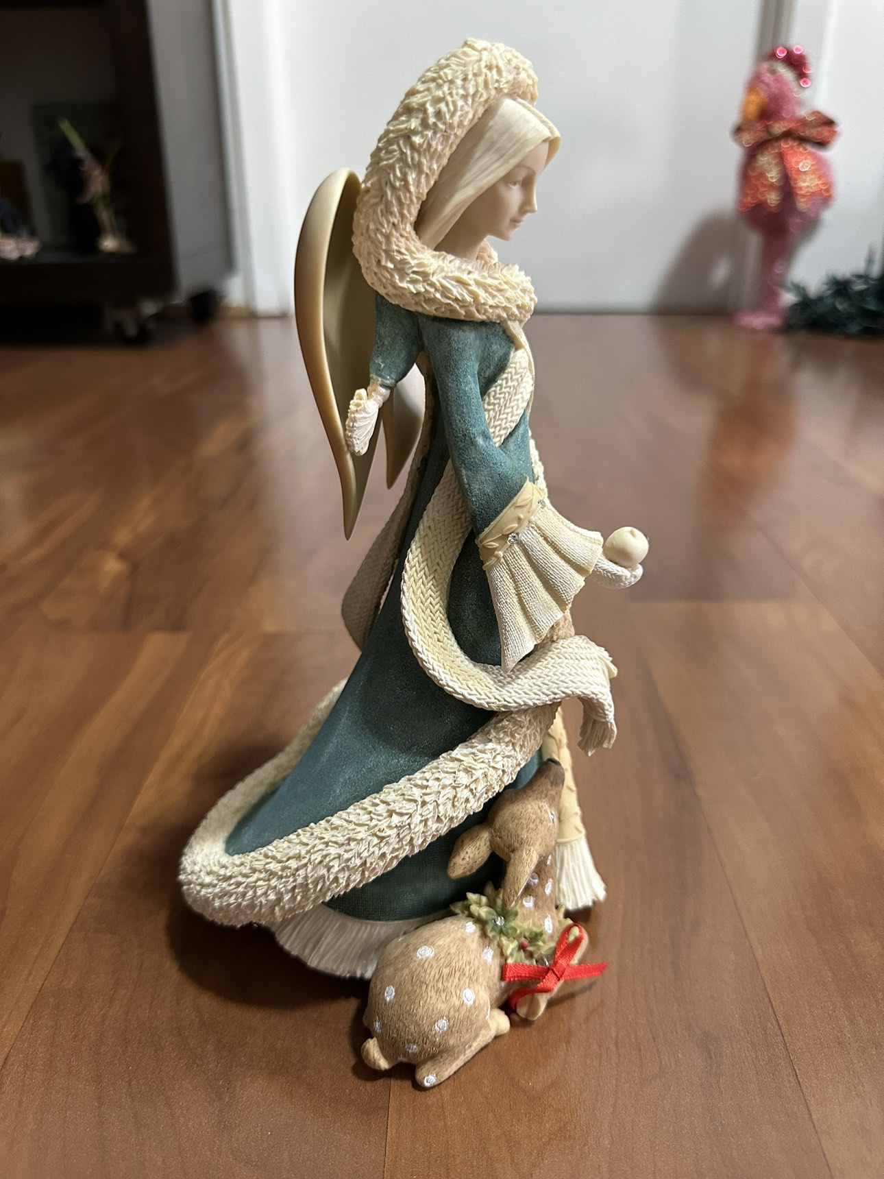 Enesco The heart of Christmas Angel with fawn image indicator(6)