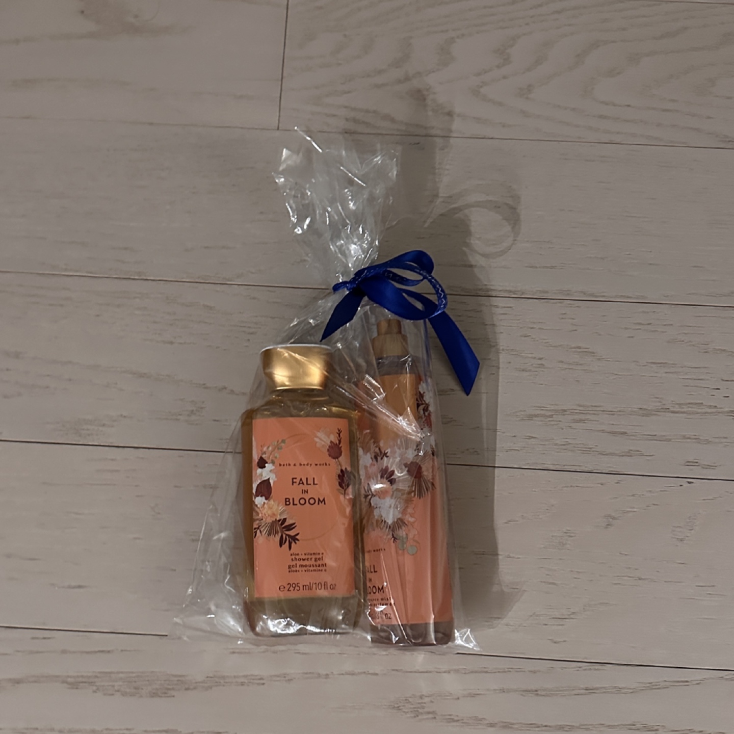 Bath & Body Works shower gel + fragrance mist