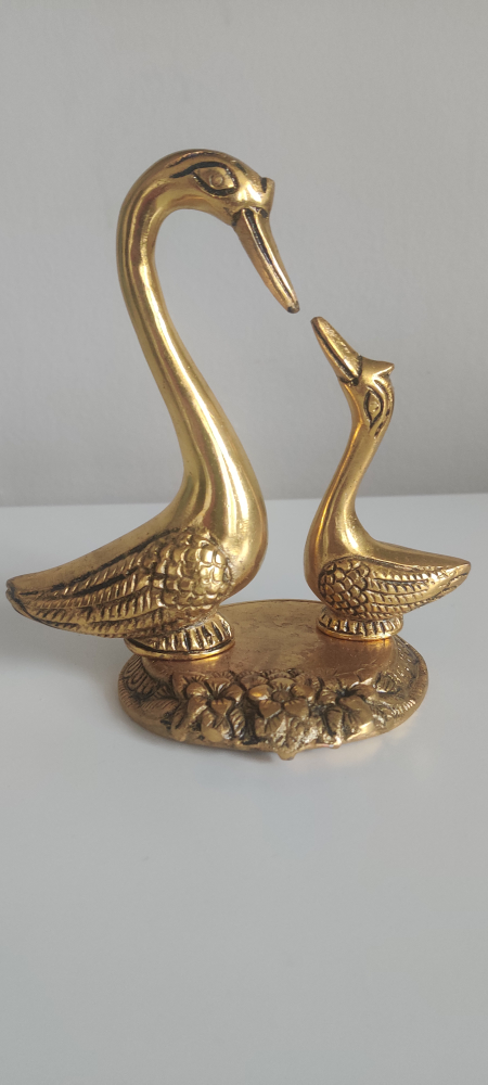 Tied Ribbons Metal Swan Statue Decor image indicator(2)