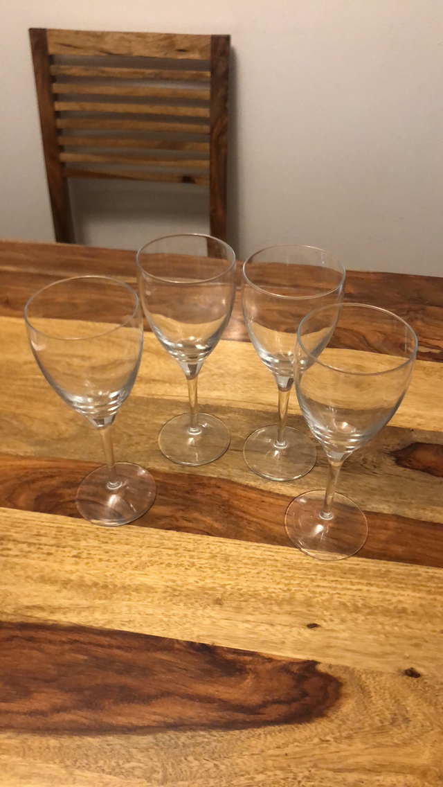 Set of 5 wine glasses