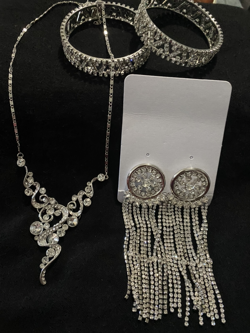 Ladies crystals jewelry set image indicator(3)