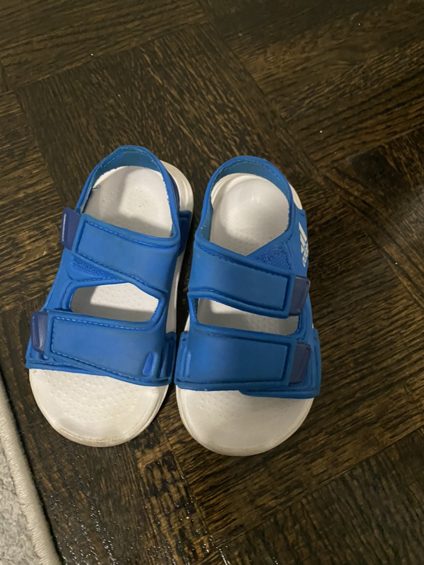 Adidas sandal image indicator(2)