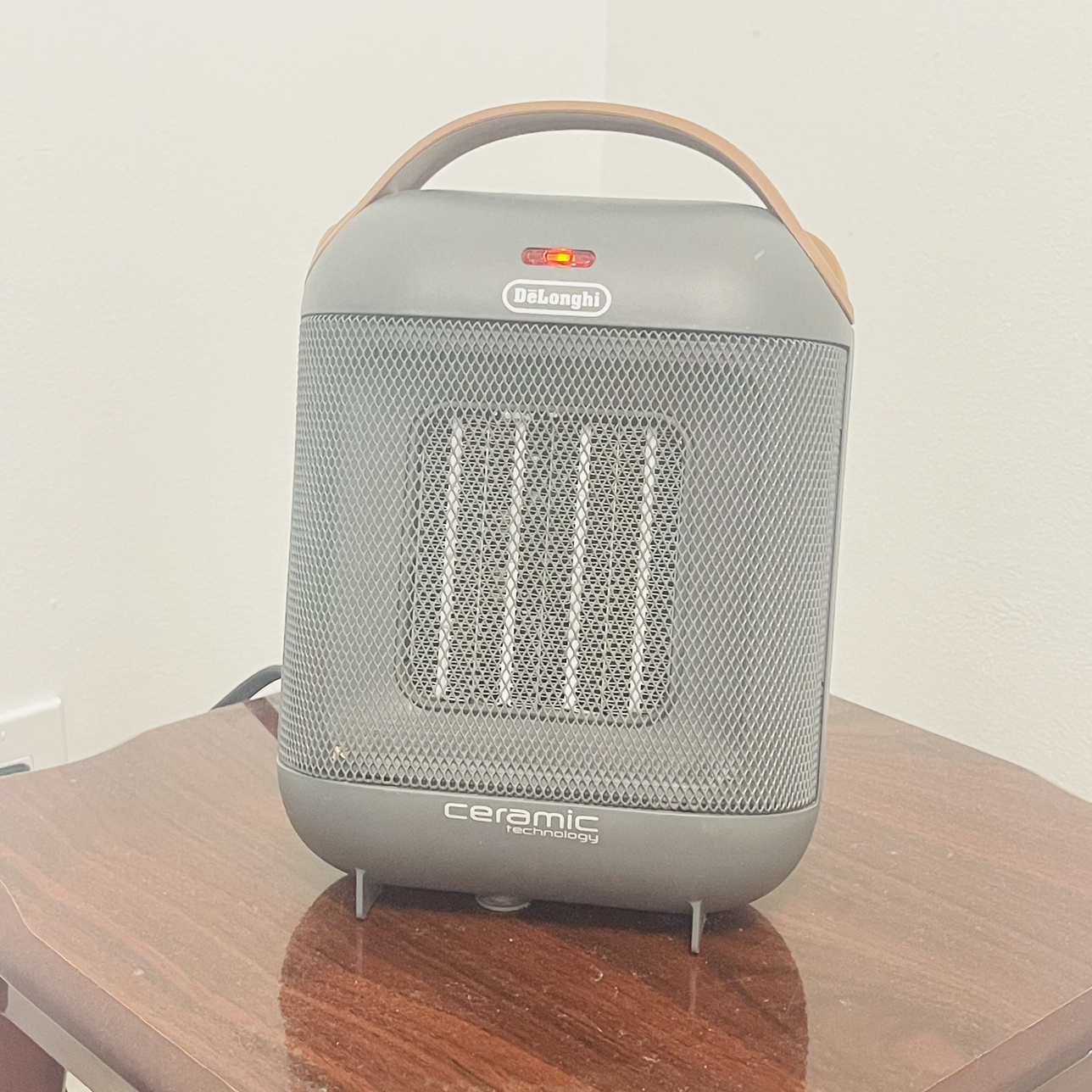 Delonghi Ceramic Space Heater(1500W) thumbnail