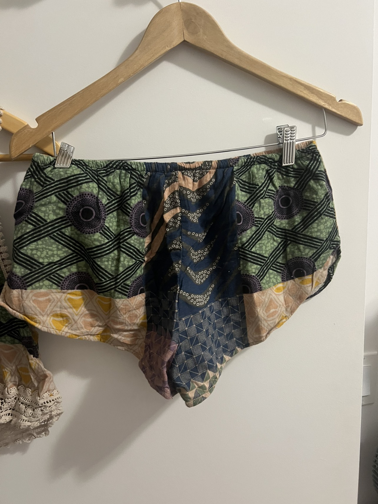 Aritzia golden tna matching set image indicator(5)