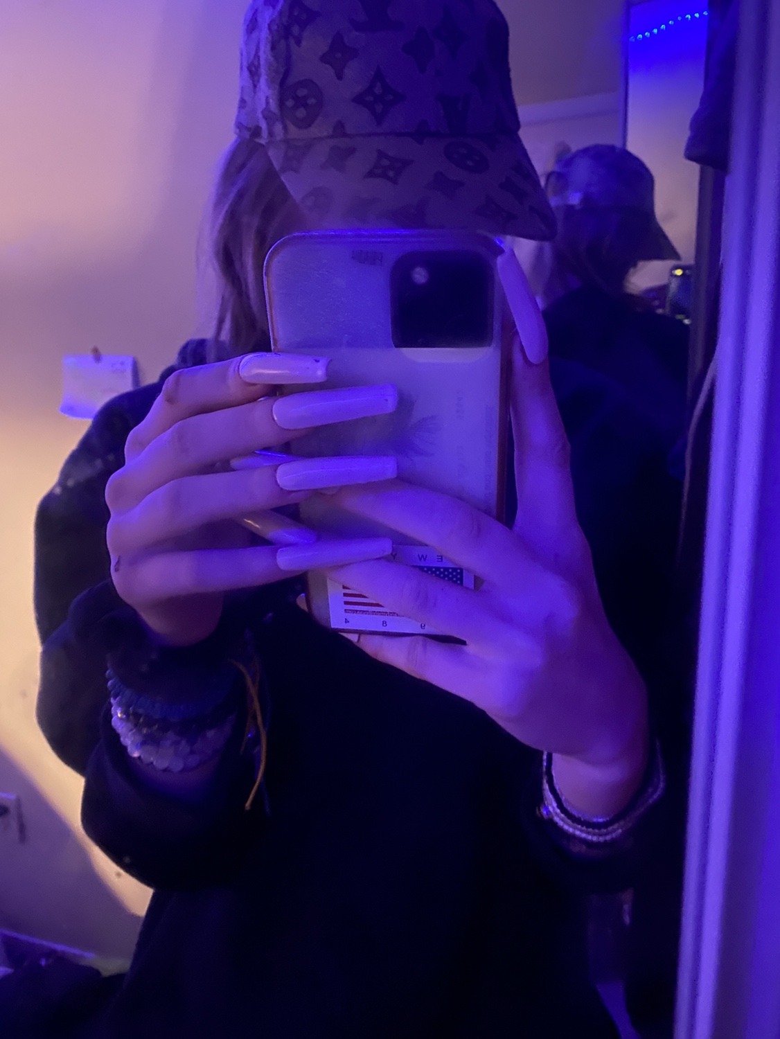 Louis Vuitton hat image indicator(3)