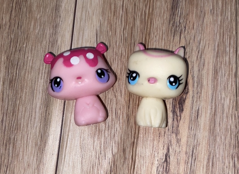 Littlest Pet Shop Generation 4 Pets Bundle of 17 image indicator(6)