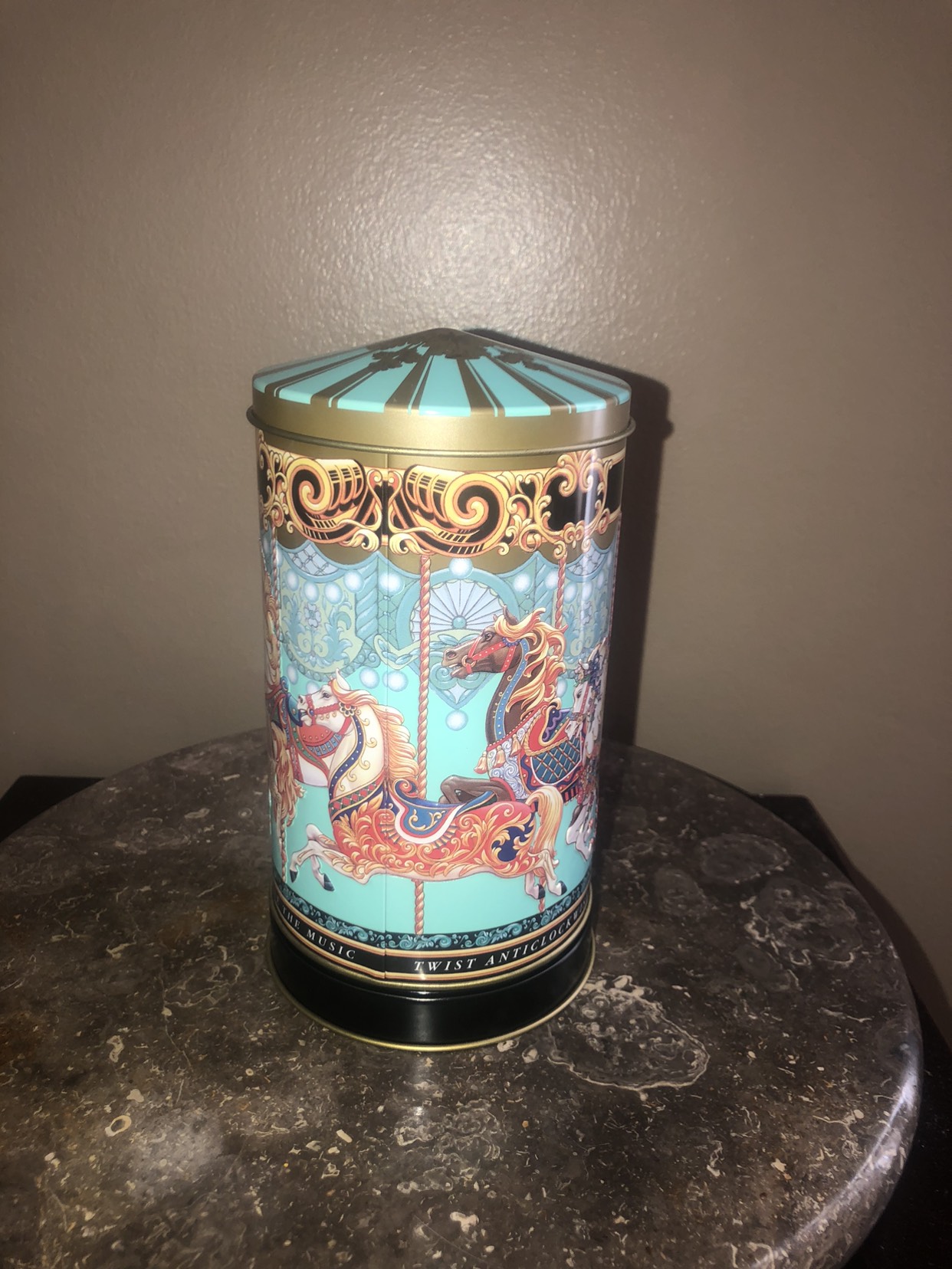 Collectible tin musical carrousel /firm price image indicator(4)